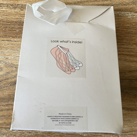 Lemon 2 Pack Super Soft Socks NWT - Picture 3 of 5